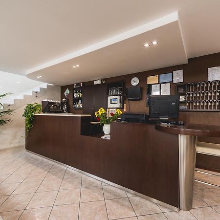 Hotel Romina リミニ エクステリア 写真