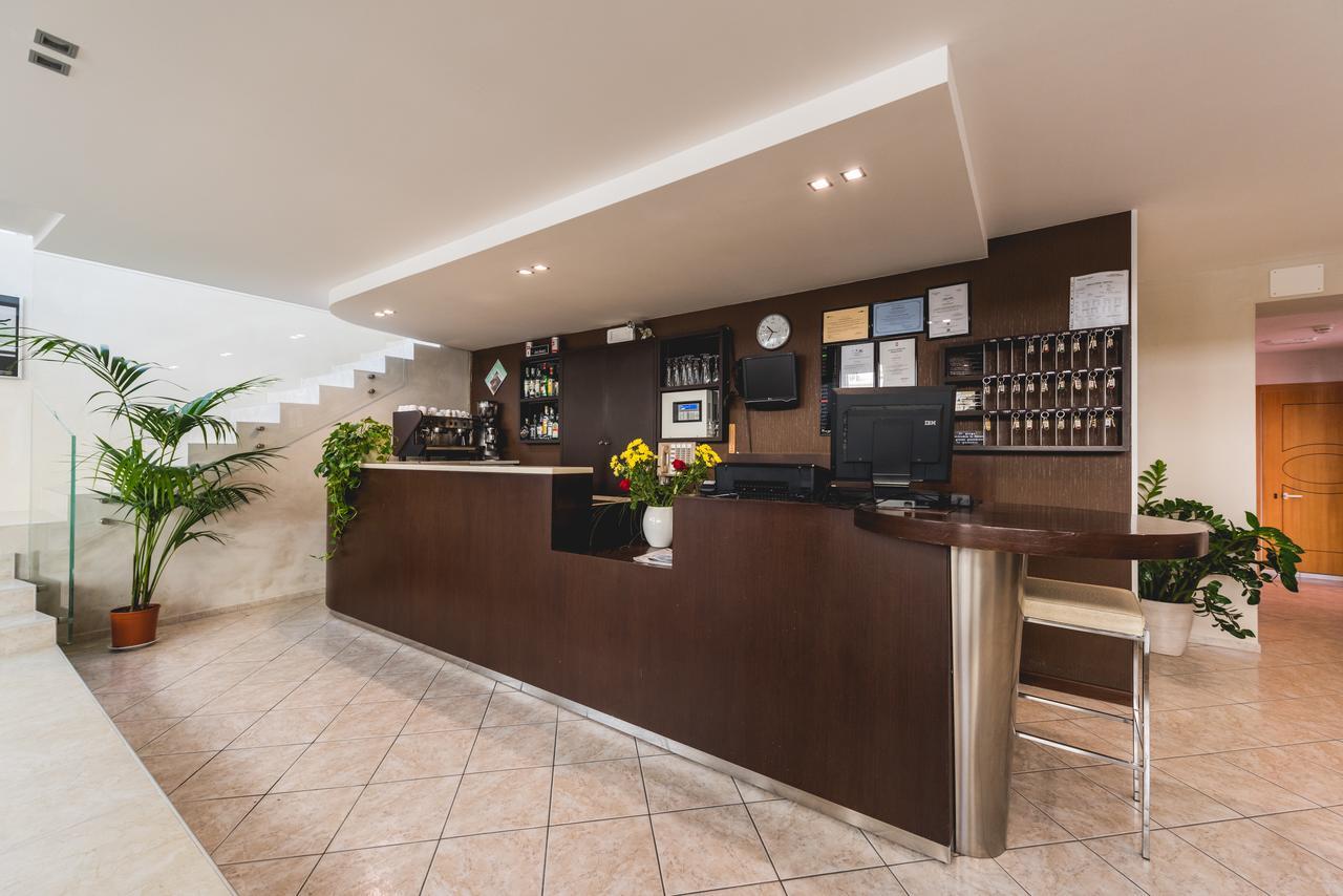 Hotel Romina リミニ エクステリア 写真